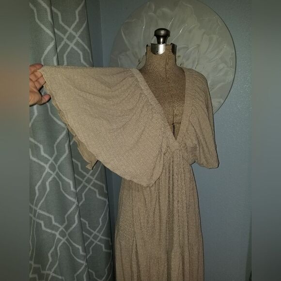 Summer V-Neck, Tiered Silhouette with Flutter Sleeves Maxi Dress - Picture 11 of 13